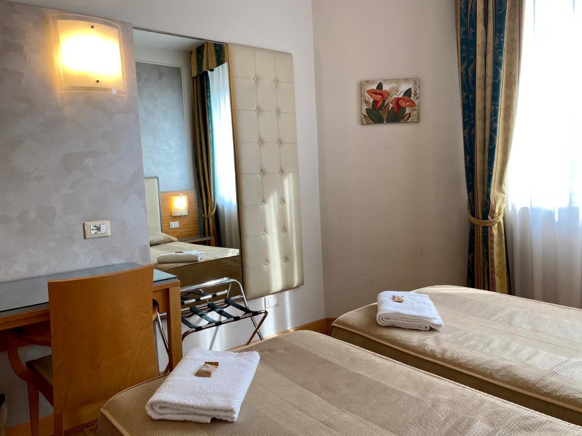 סגראטה Hotel Riviera מראה חיצוני תמונה